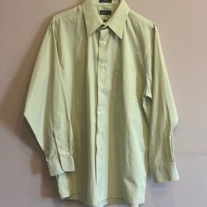 Arrow men’s dress shirt! Very clean non smoker barely worn